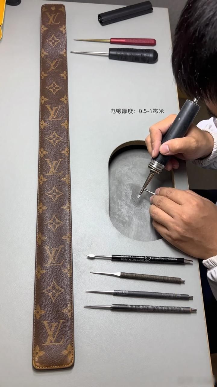 皮带旧了怎么翻新_LV腰带皮带维修修复翻新_腰带修理